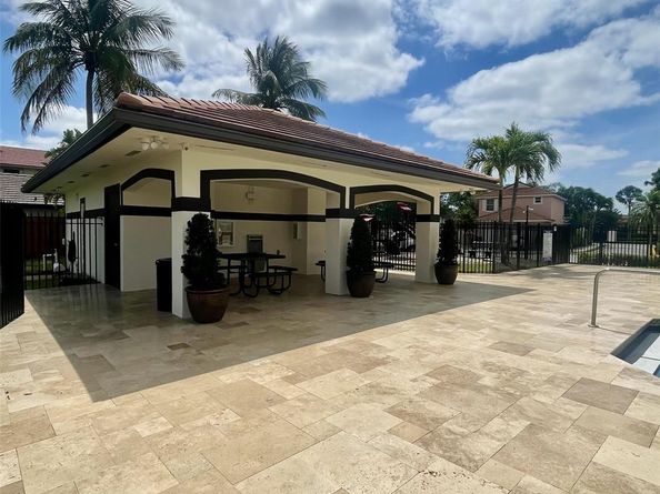 1960 NW 188th Ave, Pembroke Pines FL 33029