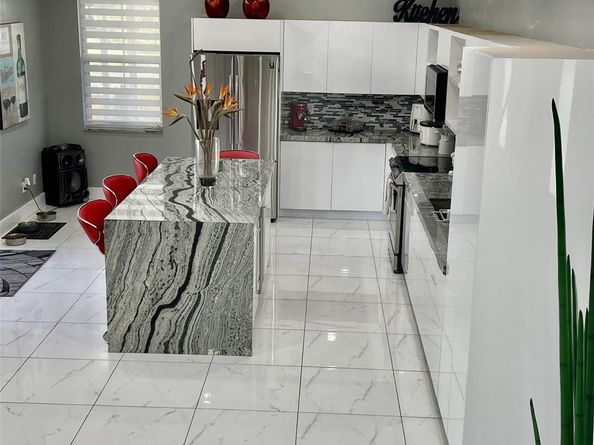 1960 NW 188th Ave, Pembroke Pines FL 33029