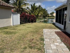 1960 NW 188th Ave, Pembroke Pines FL 33029