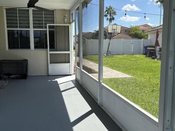 1960 NW 188th Ave, Pembroke Pines FL 33029