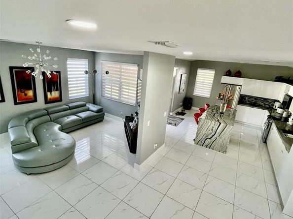 1960 NW 188th Ave, Pembroke Pines FL 33029