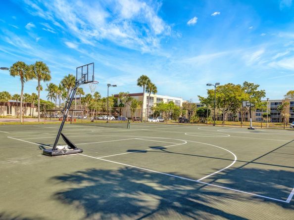 3301 NW 47th Terrace 410, Lauderdale Lakes FL 33319