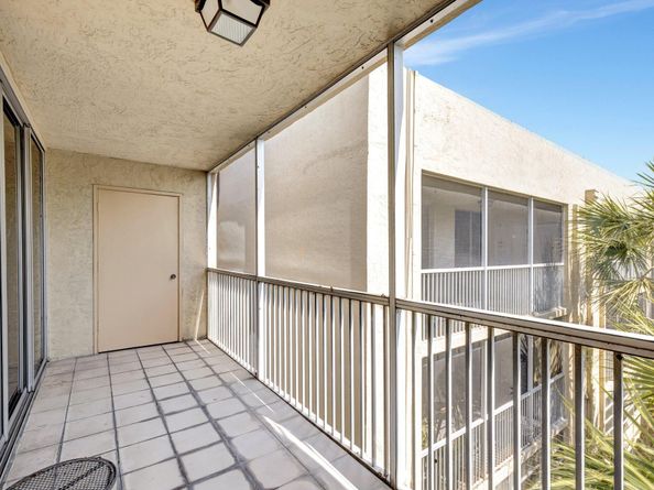 3301 NW 47th Terrace 410, Lauderdale Lakes FL 33319