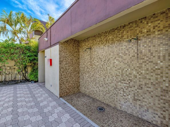 3301 NW 47th Terrace 410, Lauderdale Lakes FL 33319