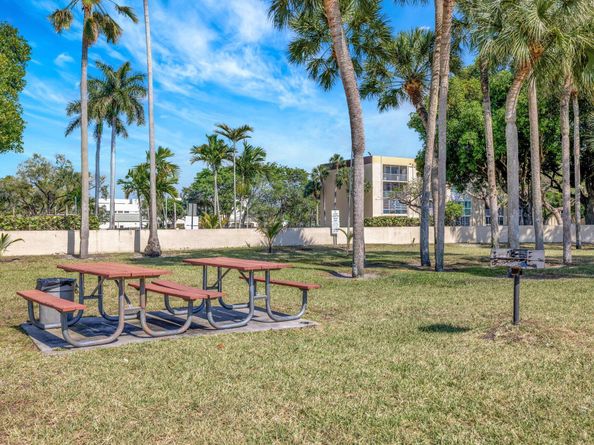 3301 NW 47th Terrace 410, Lauderdale Lakes FL 33319