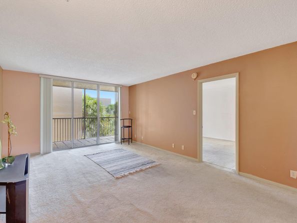 3301 NW 47th Terrace 410, Lauderdale Lakes FL 33319