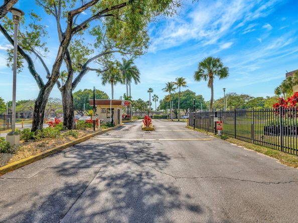 3301 NW 47th Terrace 410, Lauderdale Lakes FL 33319