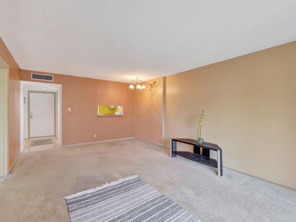 3301 NW 47th Terrace 410, Lauderdale Lakes FL 33319