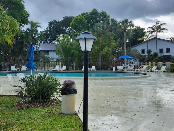 2705 S Oakland Forest Dr 102, Oakland Park FL 33309
