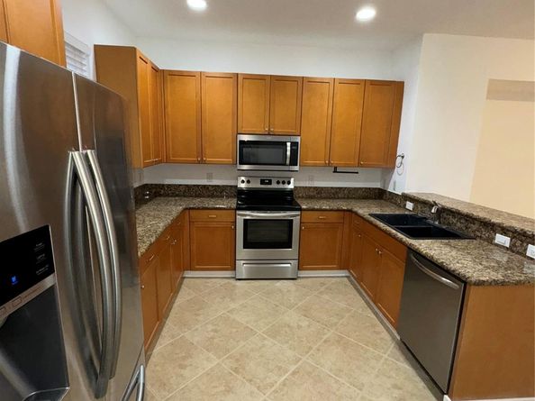 1033 NE 17th Way 605, Fort Lauderdale FL 33304