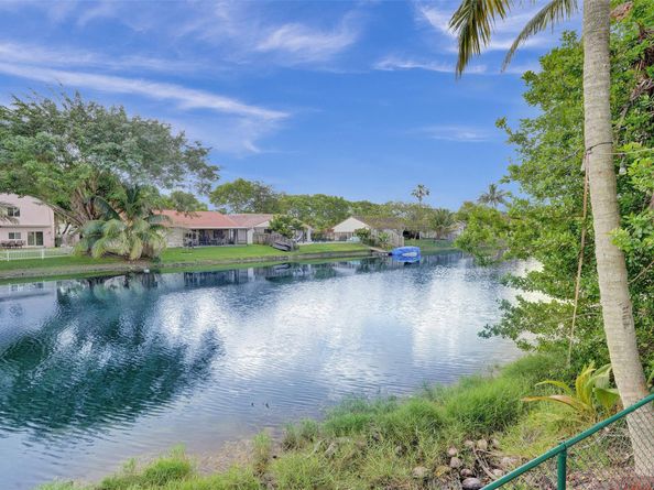 2945 Begonia Way, Cooper City FL 33026
