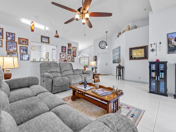 6132 Floral Lakes Drive, Delray Beach FL 33484