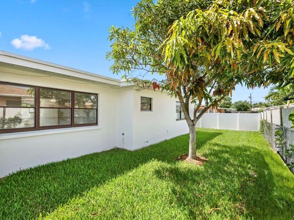 3349 El Vedado Ct, West Palm Beach FL 33405