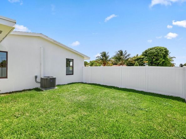 3349 El Vedado Ct, West Palm Beach FL 33405