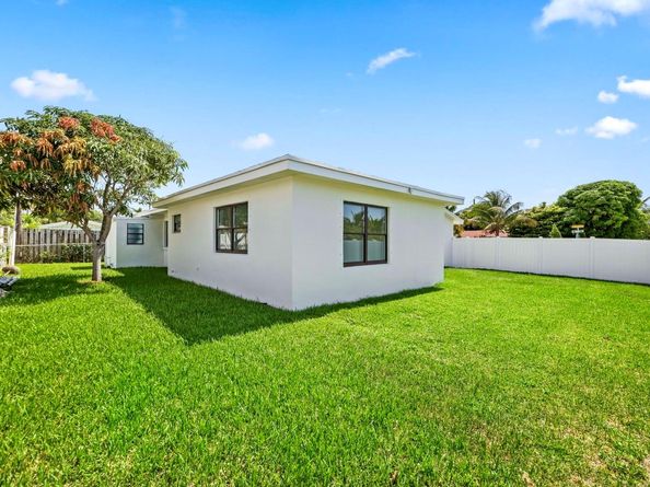 3349 El Vedado Ct, West Palm Beach FL 33405