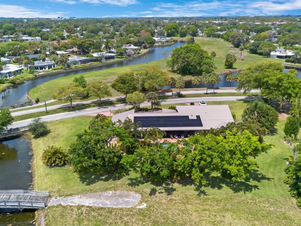 5200 Woodlands Bl, Tamarac FL 33319