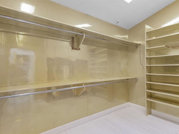 5200 Woodlands Bl, Tamarac FL 33319