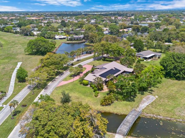 5200 Woodlands Bl, Tamarac FL 33319