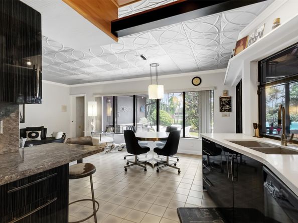 5200 Woodlands Bl, Tamarac FL 33319