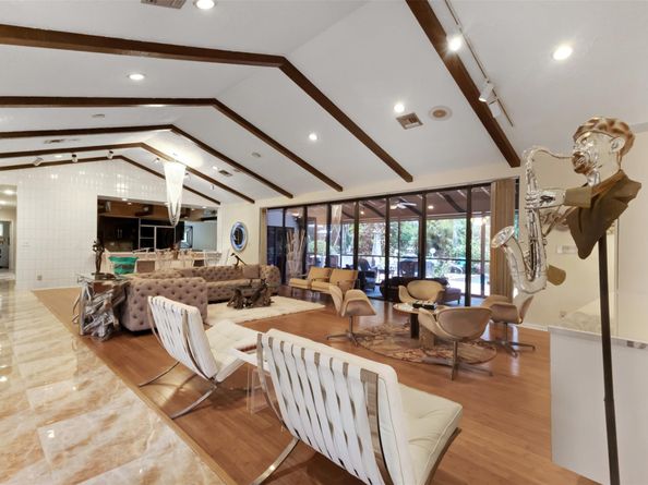 5200 Woodlands Bl, Tamarac FL 33319