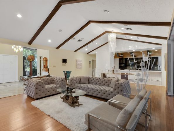 5200 Woodlands Bl, Tamarac FL 33319