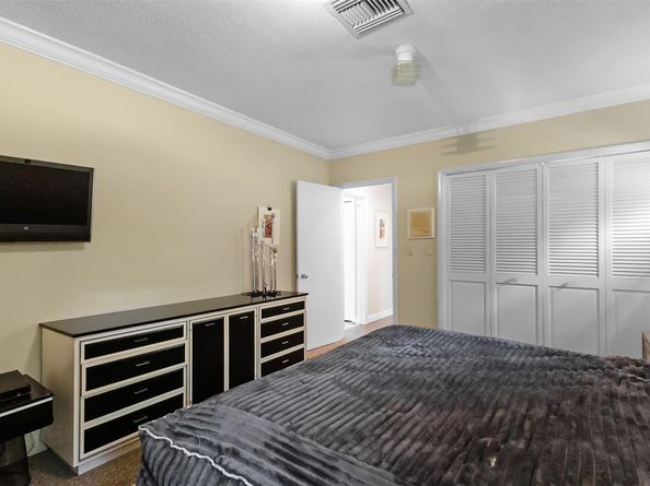 5200 Woodlands Bl, Tamarac FL 33319