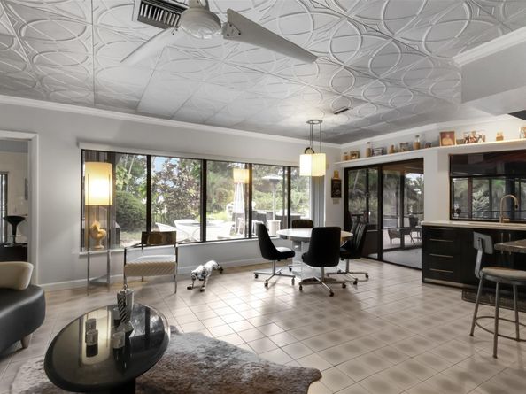 5200 Woodlands Bl, Tamarac FL 33319