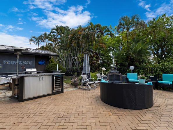 5200 Woodlands Bl, Tamarac FL 33319