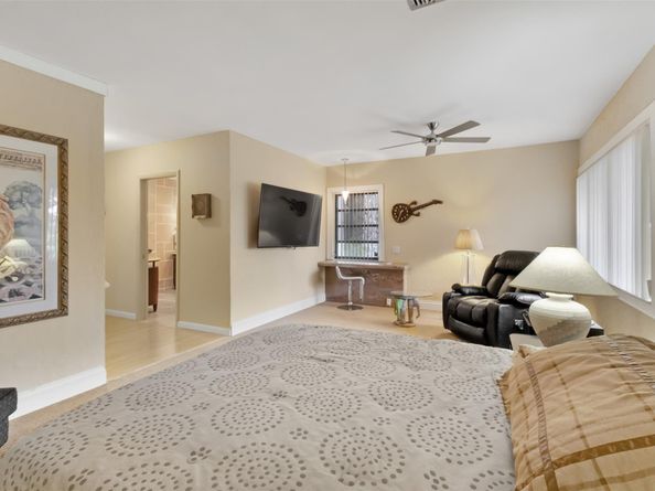 5200 Woodlands Bl, Tamarac FL 33319