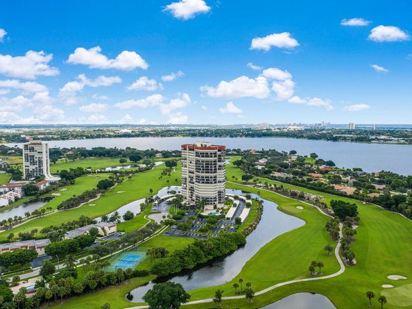 1900 Consulate Place 205, West Palm Beach FL 33401