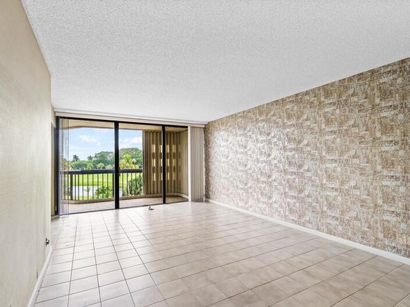 1900 Consulate Place 205, West Palm Beach FL 33401