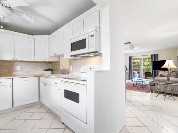 2102 NE 1st Way 206, Boynton Beach FL 33435