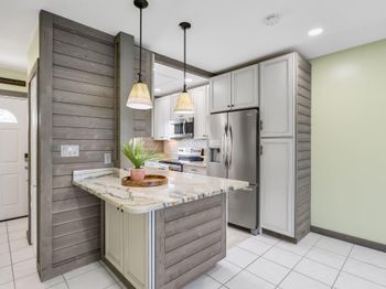 1116 Lake Terrace