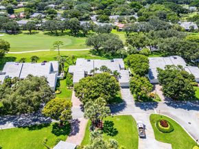 17 Clubhouse Lane, Boynton Beach FL 33436