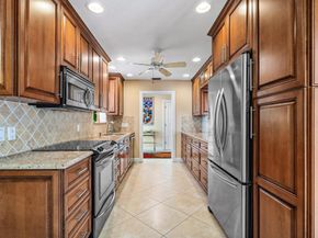17 Clubhouse Lane, Boynton Beach FL 33436