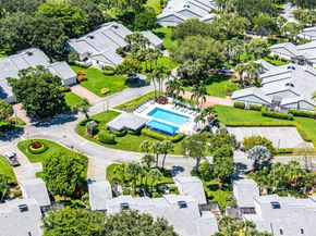 17 Clubhouse Lane, Boynton Beach FL 33436