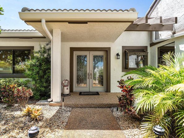 17 Clubhouse Lane, Boynton Beach FL 33436