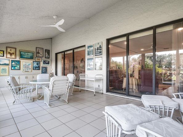 17 Clubhouse Lane, Boynton Beach FL 33436