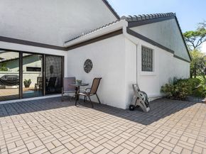 17 Clubhouse Lane, Boynton Beach FL 33436