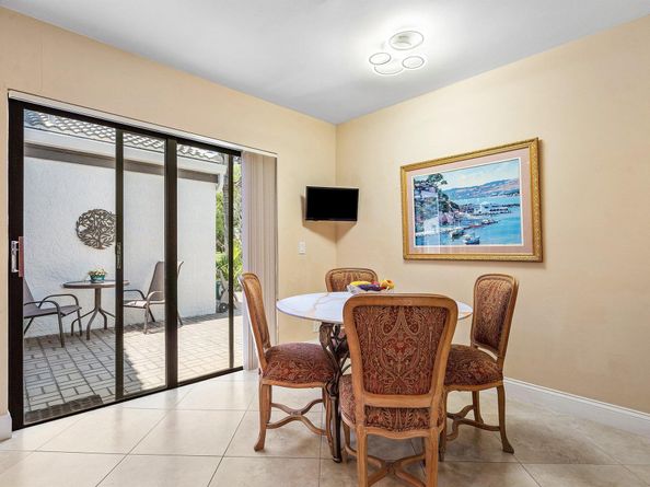 17 Clubhouse Lane, Boynton Beach FL 33436