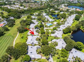 17 Clubhouse Lane, Boynton Beach FL 33436