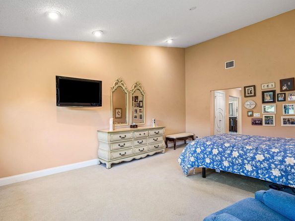 17 Clubhouse Lane, Boynton Beach FL 33436
