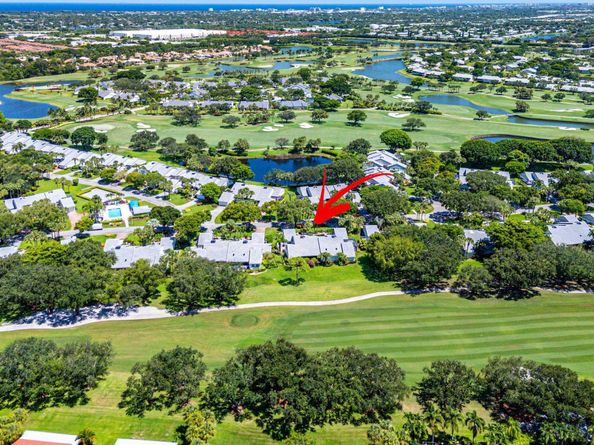 17 Clubhouse Lane, Boynton Beach FL 33436