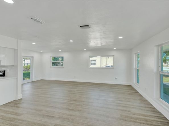 1330 NW 190th St, Miami Gardens FL 33169
