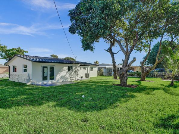 1330 NW 190th St, Miami Gardens FL 33169