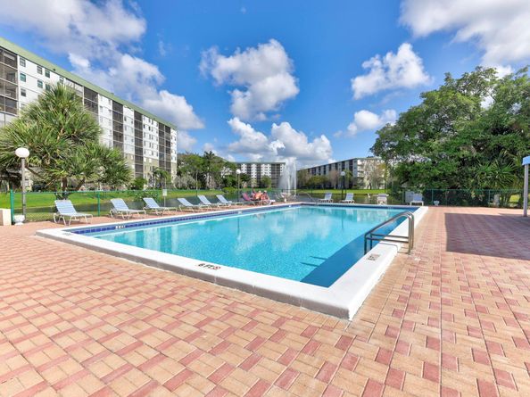 2334 S Cypress Bend Dr 511, Pompano Beach FL 33069