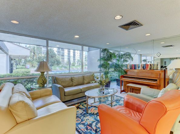 2334 S Cypress Bend Dr 511, Pompano Beach FL 33069