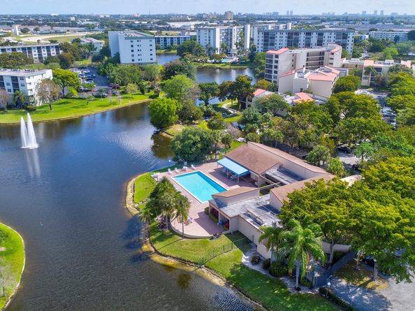 2334 S Cypress Bend Dr 511, Pompano Beach FL 33069