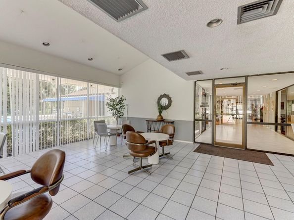 2334 S Cypress Bend Dr 511, Pompano Beach FL 33069