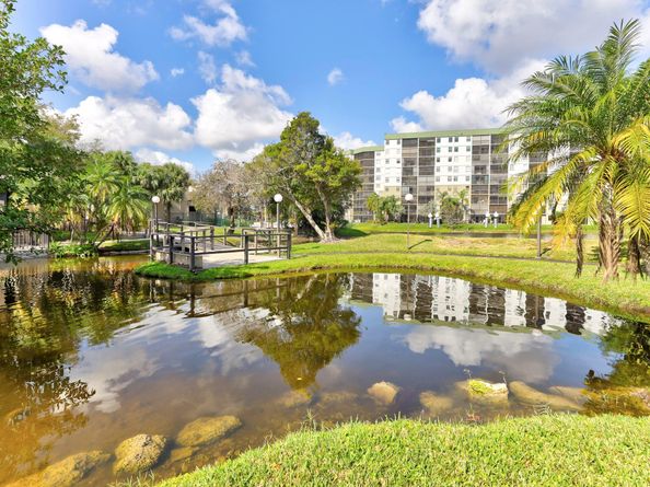 2334 S Cypress Bend Dr 511, Pompano Beach FL 33069